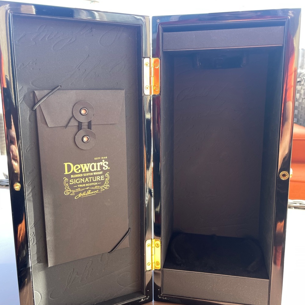 Dewars signature scotch case only